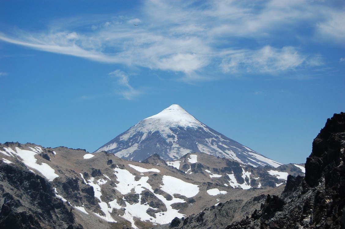Mantienen el alerta amarillo declarado por la actividad detectada en el volcán Lanín | Actualidad