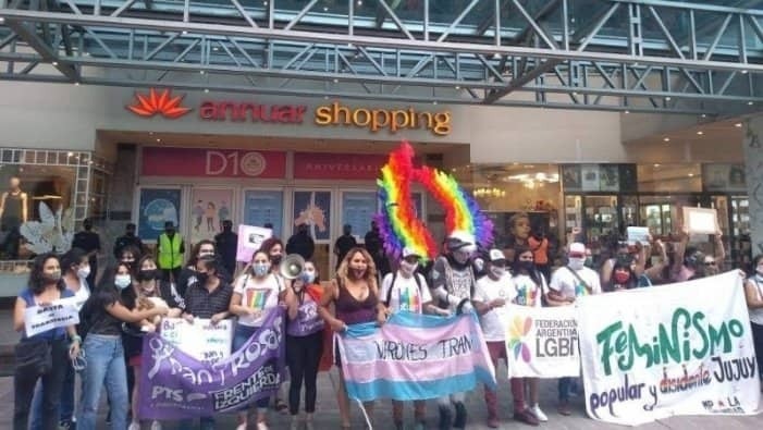 "Cartelazo" en repudio a un episodio de transfobia en un shopping de Jujuy | Actualidad