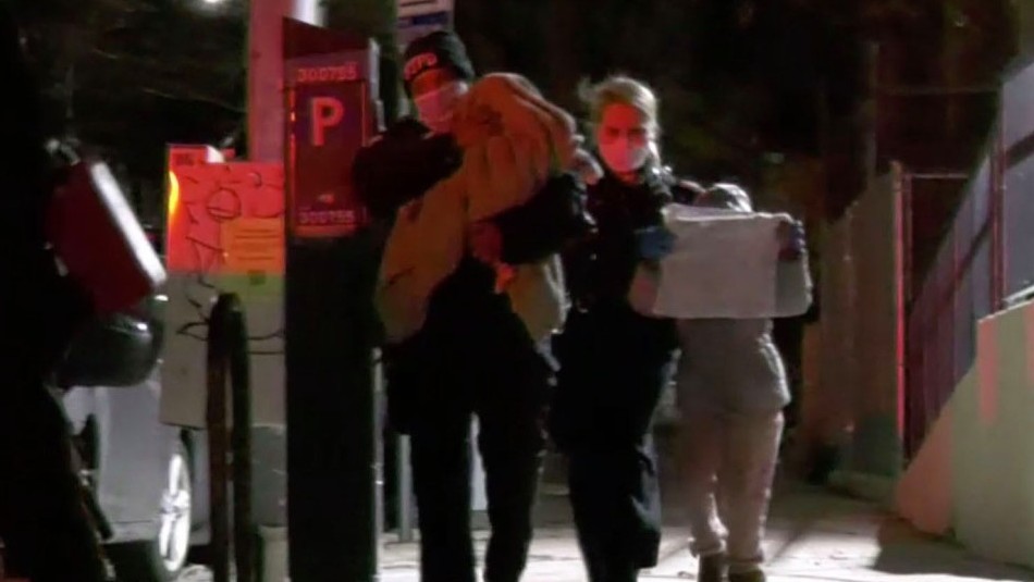 Una nena de 6 años le salvó la vida a su madre que había sido apuñalada por su novio | Internacionales