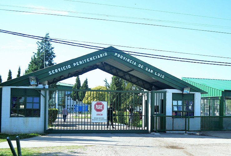 Murió un preso quemado cuando su compañero de celda incendió un colchón | Actualidad