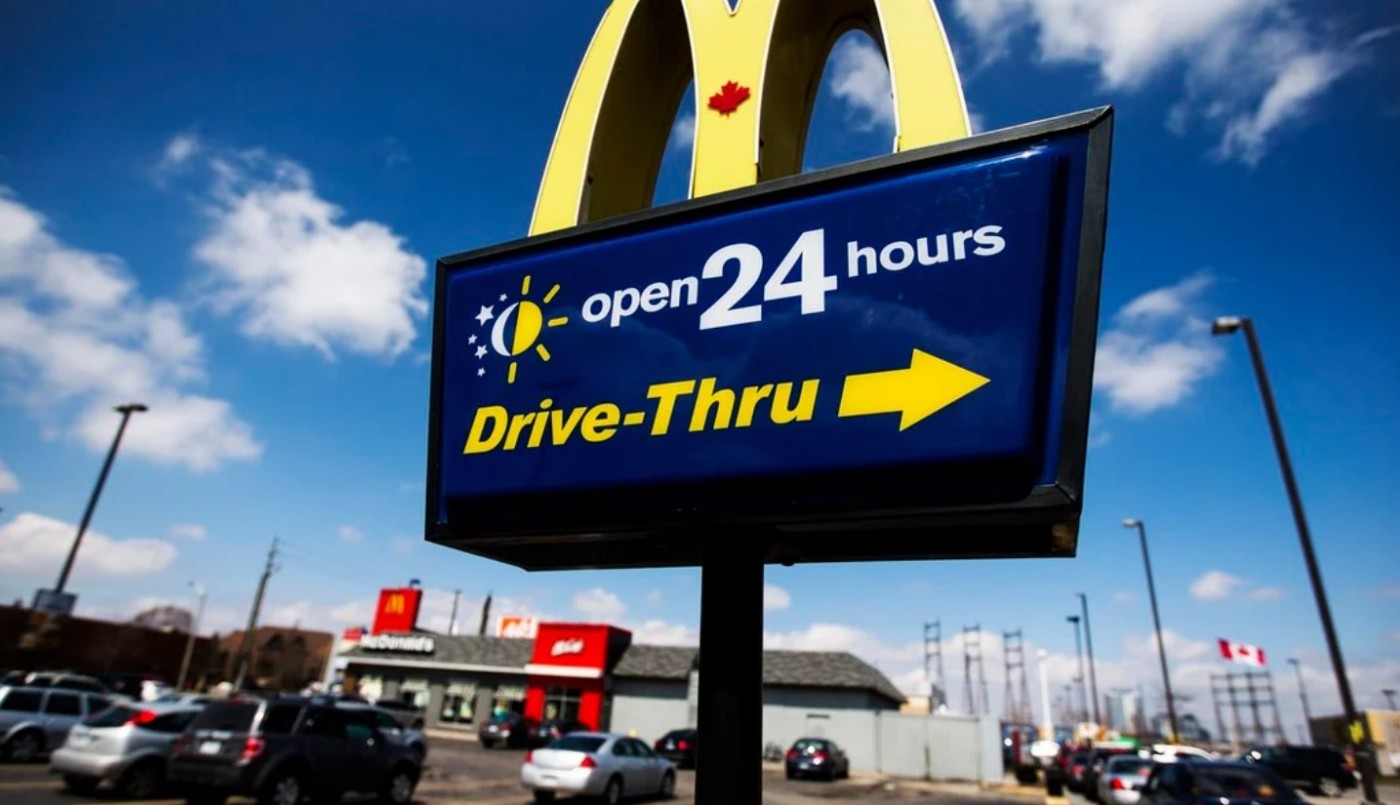 EE.UU: transportaban un sospechoso de homicidio, se detuvieron a comprar comida en un McDonald´s y se escapó | Internacionales