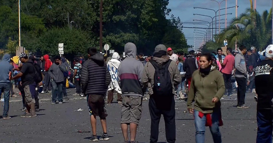 Asistencia del Ejército a las personas varadas tras el recital del Indio Solari | Actualidad