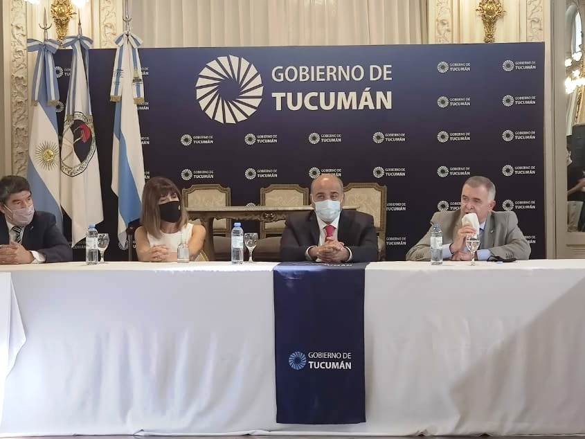 El mea culpa de un gobernador: “Les agradezco por disimular los errores que cometo” | Política