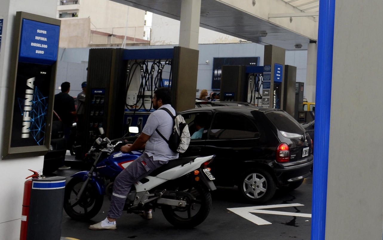 Por la inseguridad, en Lanús prohíben cargar nafta a motociclistas sin el chaleco identificatorio | Actualidad