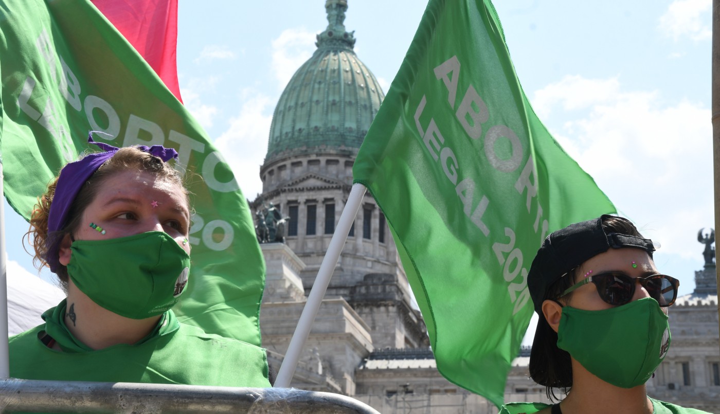 Cientos de personas comienzan a llegar al Congreso en el inicio del debate por aborto en el Senado | Actualidad
