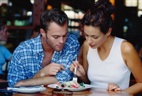 Proyecto de ley para prohibir el cobro por "plato compartido" en los restaurantes | Actualidad