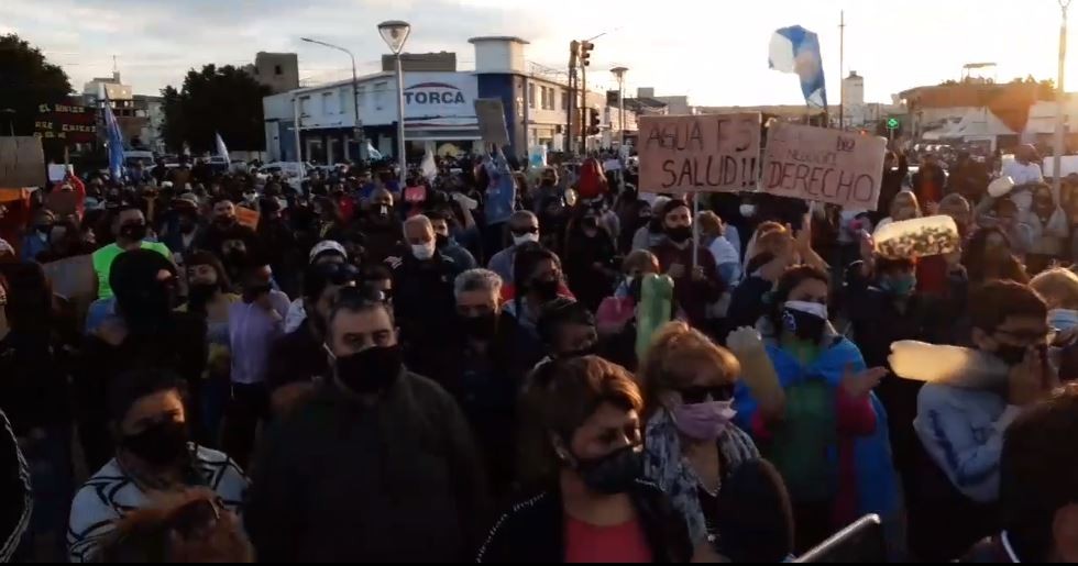 "Bidonazo": la pueblada de Caleta Olivia en reclamo por la falta de agua | Actualidad