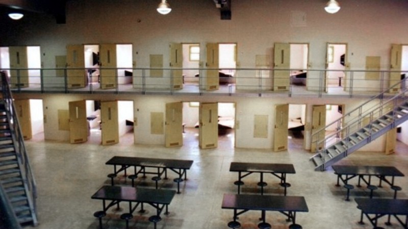 Reducen la condena a una "mula" por estudiar en la cárcel | Actualidad