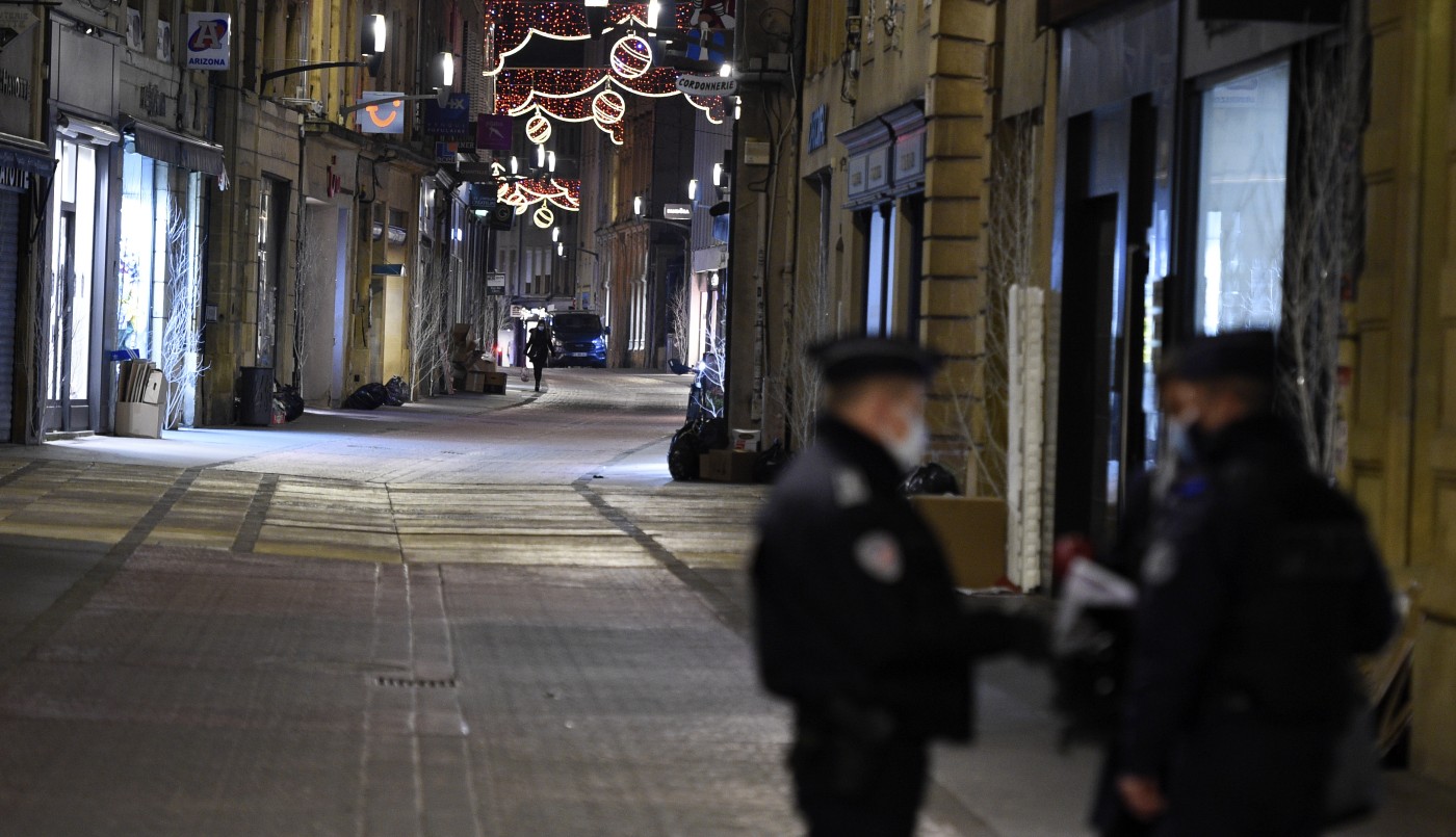 Francia prolonga restricciones para contener avance del coronavirus y acelera la vacunación | Internacionales