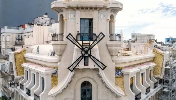 Volvieron a girar las aspas de la Confitería Del Molino, con su cúpula totalmente restaurada | Actualidad