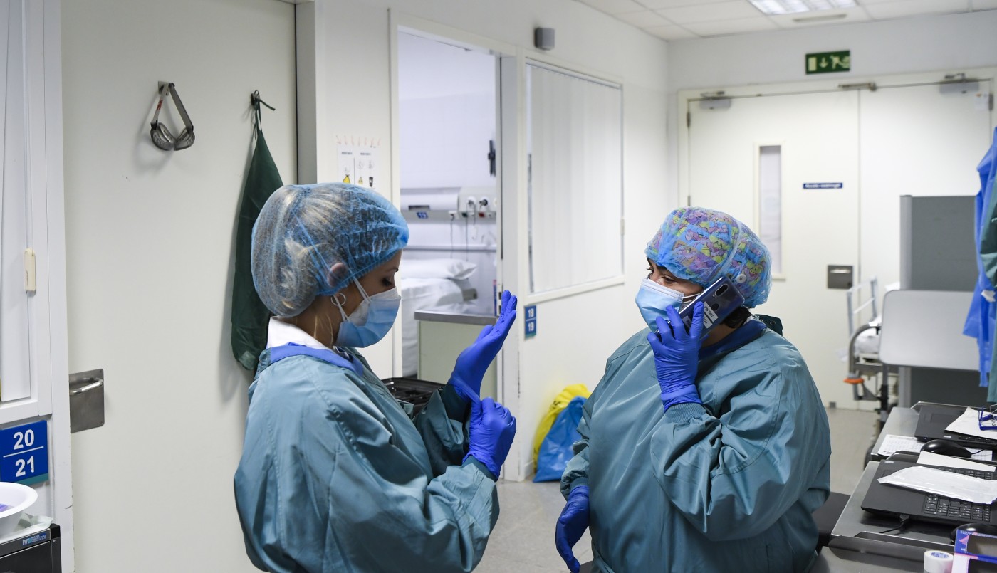 España registra 93.822 nuevos casos desde el viernes, un nuevo récord en un fin de semana | Internacionales