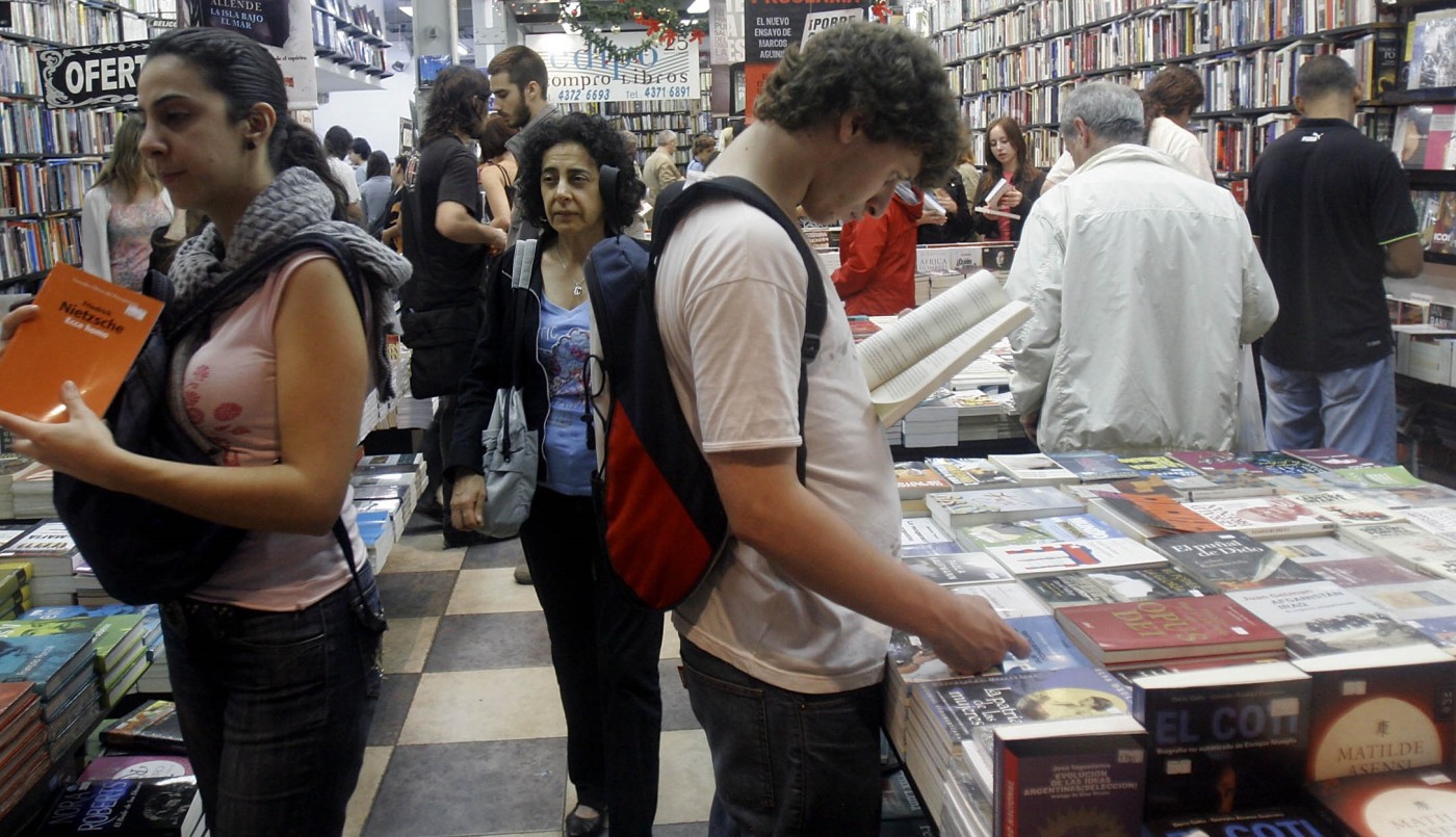 Lanzan plan para comprar libros de impresión nacional en tres cuotas sin interés | Actualidad