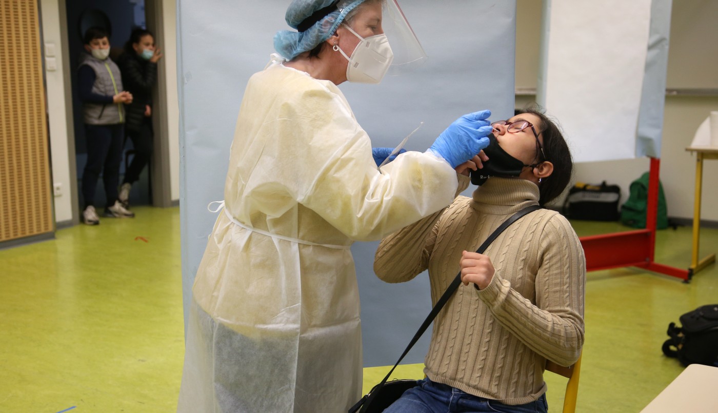 Francia descartó un nuevo confinamiento pese al avance de las nuevas cepas del coronavirus | Internacionales