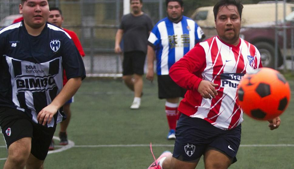 Organizaron un torneo de fútbol para jugadores que pesen más de 90 kilos | Curiosidades
