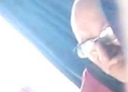 Escrachan a un hombre que se masturbó en un micro mientras su esposa dormía | Actualidad