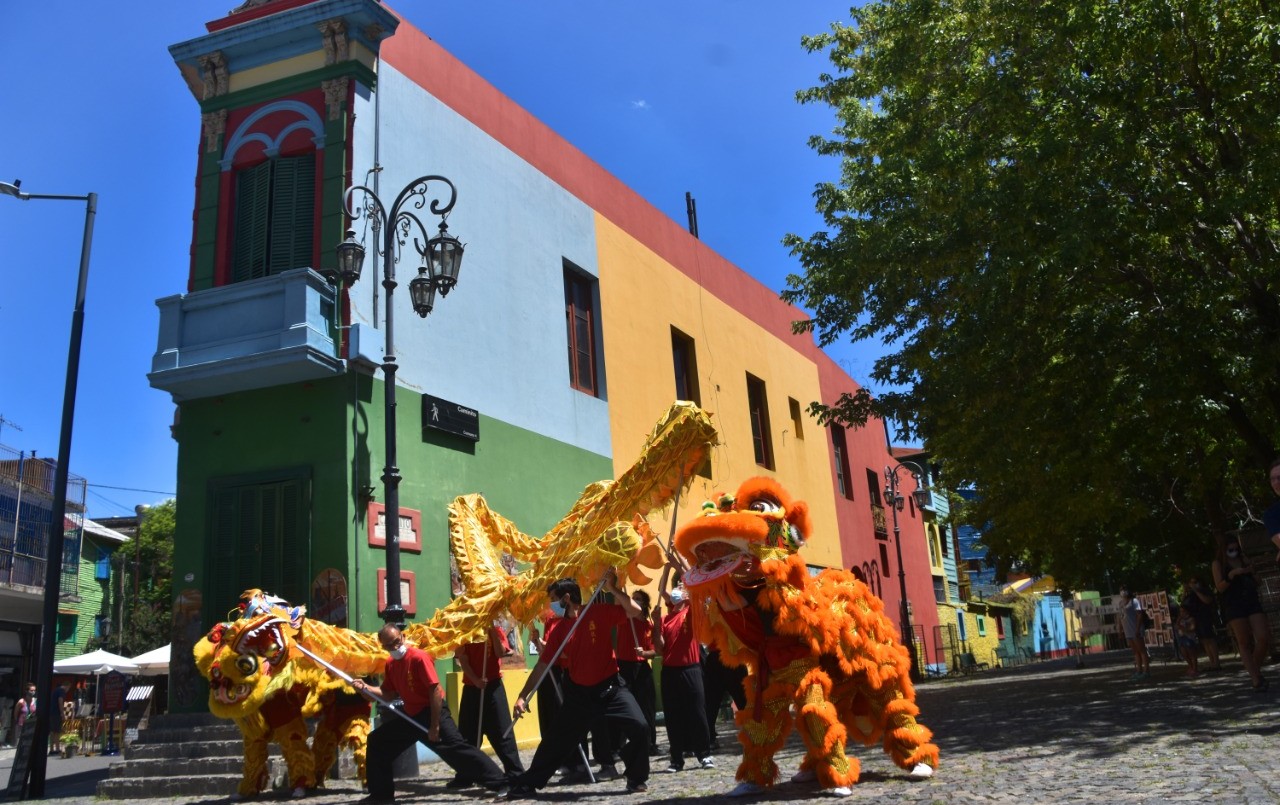 Por el Año Nuevo Chino, pasearon al tradicional dragón por lugares emblemáticos de la Ciudad | Actualidad