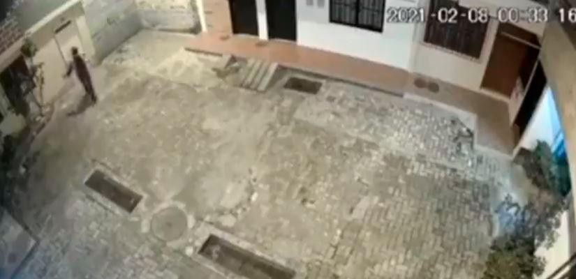 Video: una mujer se tiró desde un segundo piso para escapar de los golpes de su pareja | Internacionales