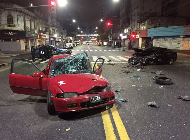 Chocaron dos autos y un colectivo en Flores: cinco heridos | Actualidad