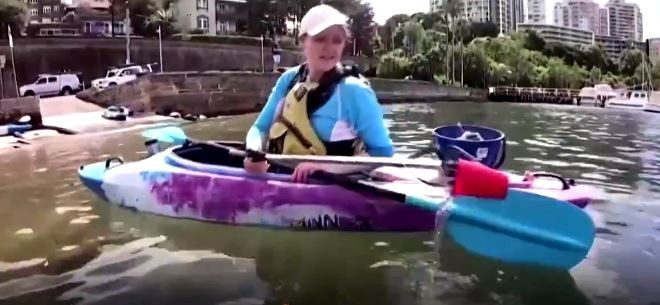 Video: Con tours de recolección de basura en kayak limpian las aguas del peurto de Sidney | Internacionales