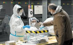 Elecciones en Cataluña: votaron enfermos de Covid-19 o en cuarentena | Internacionales