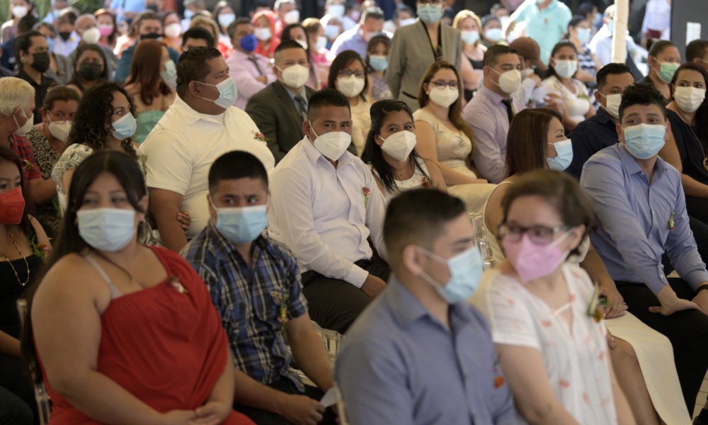 Celebraron boda colectiva a pesar de la pandemia de coronavirus | Internacionales