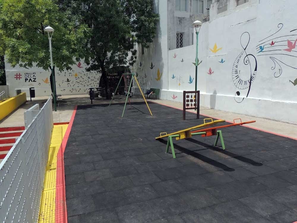 Vecinos de Palermo denuncian "desmantelamiento" de una plaza para cederla a un restaurante | Actualidad