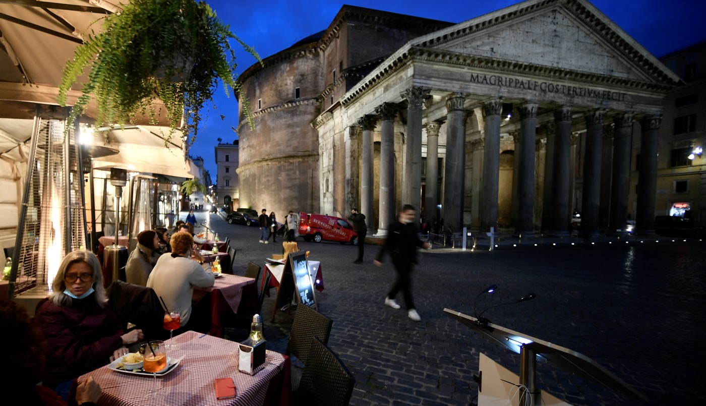 Italia registró un nuevo pico de contagios por coronavirus y el Gobierno planea más restricciones | Internacionales