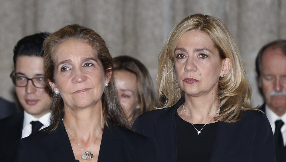 Las infantas Elena y Cristina se vacunaron contra el coronavirus en Abu Dhabi | Internacionales