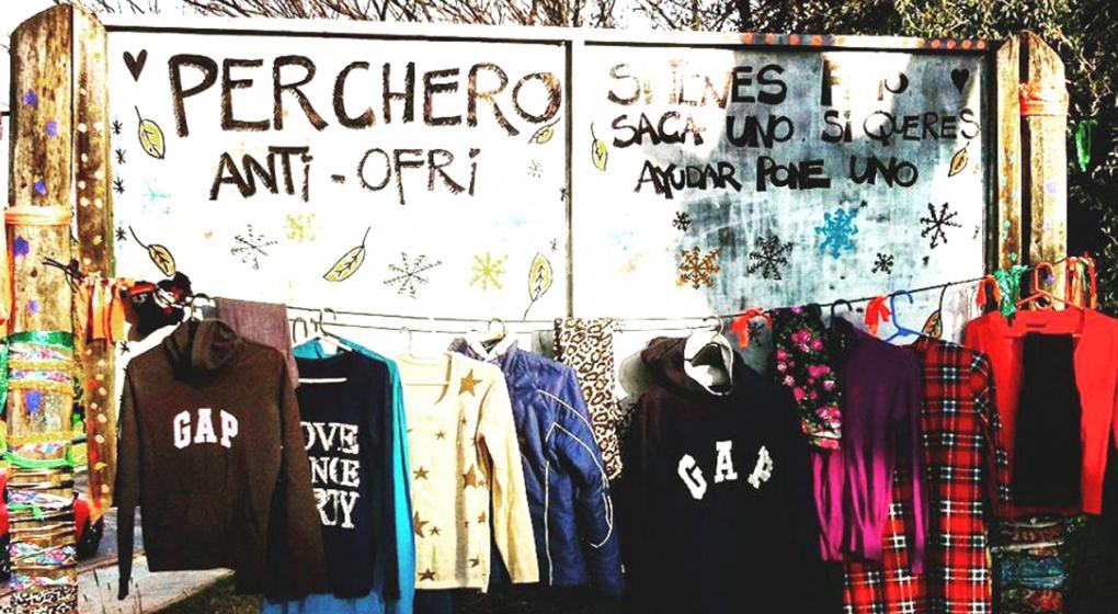 Córdoba se une al perchero solidario para abrigar a quienes más lo necesitan | Actualidad