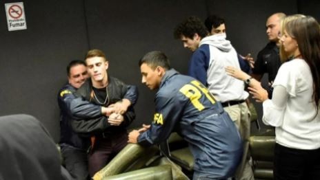 Autorizan la extradición de un joven ucraniano condenado por integrar una banda neonazi | Actualidad