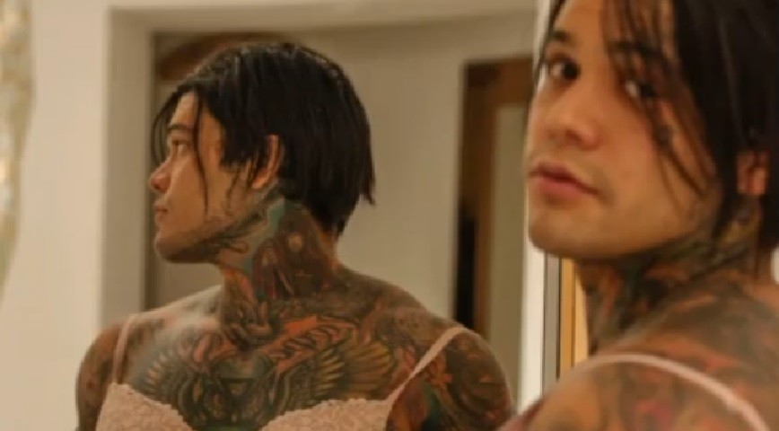 Cumplió la apuesta: influencer se implantó senos tras llegar a 3 millones de seguidores | Curiosidades