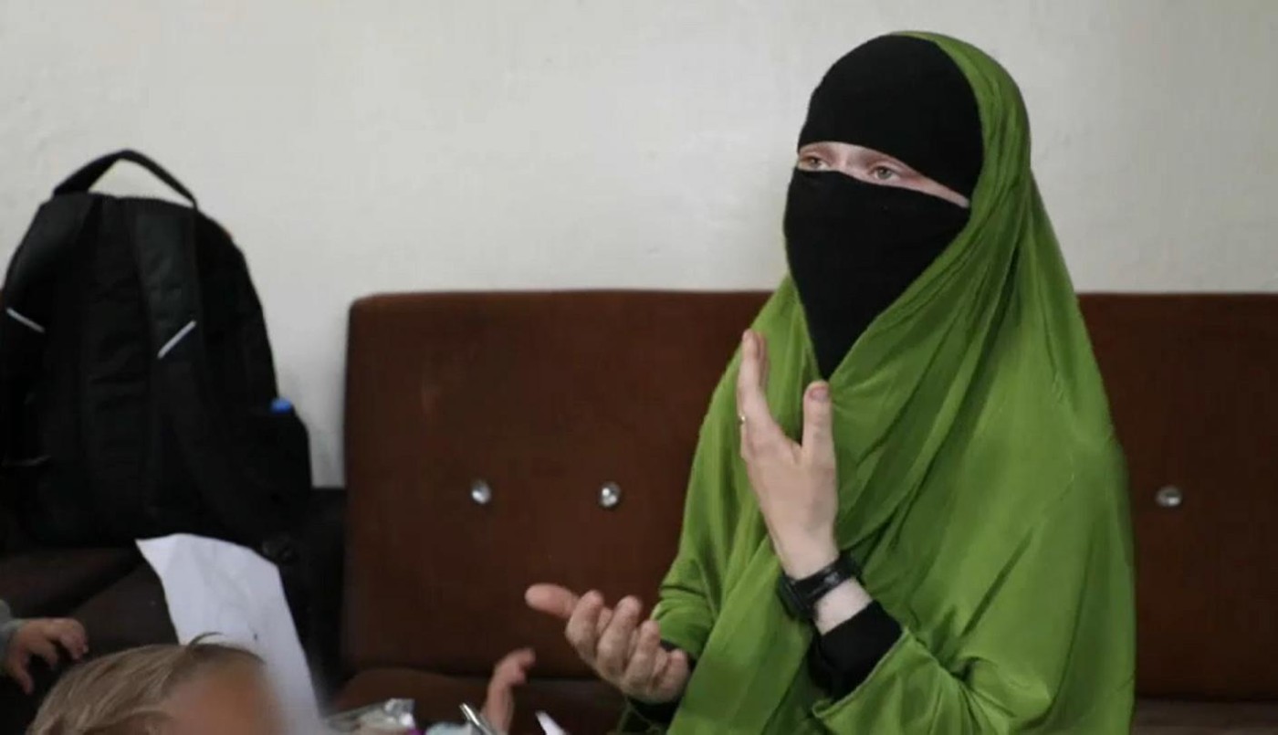 Tres años de cárcel para una sueca que se unió al Estado Islámico con su hijo | Internacionales