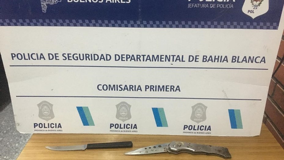 Detenido tras amenazar a su madre con un cuchillo y golpear a un policía | Actualidad