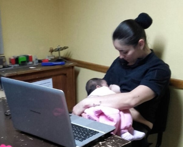 La policía que amamantó a un bebé y conmovió a todos en las redes sociales | Actualidad