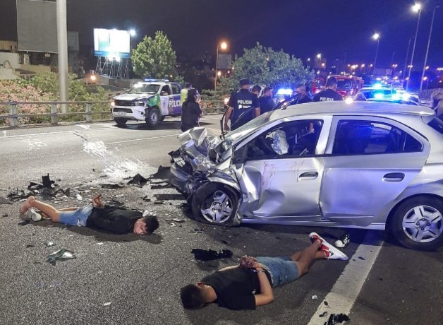 Robo, persecución y tiros en la Autopista 25 de Mayo: 4 detenidos y 8 heridos | Actualidad