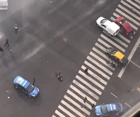 Un automovilista atropelló y mató a dos motochorros que le habían robado una mochila | Actualidad