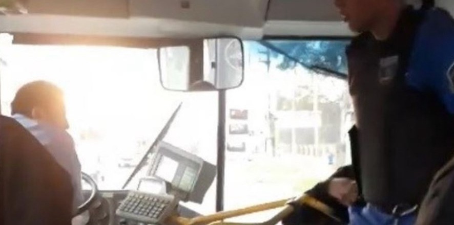 Un chofer encerró en el colectivo a una mujer que intentó robar y la llevó a la Policía | Actualidad
