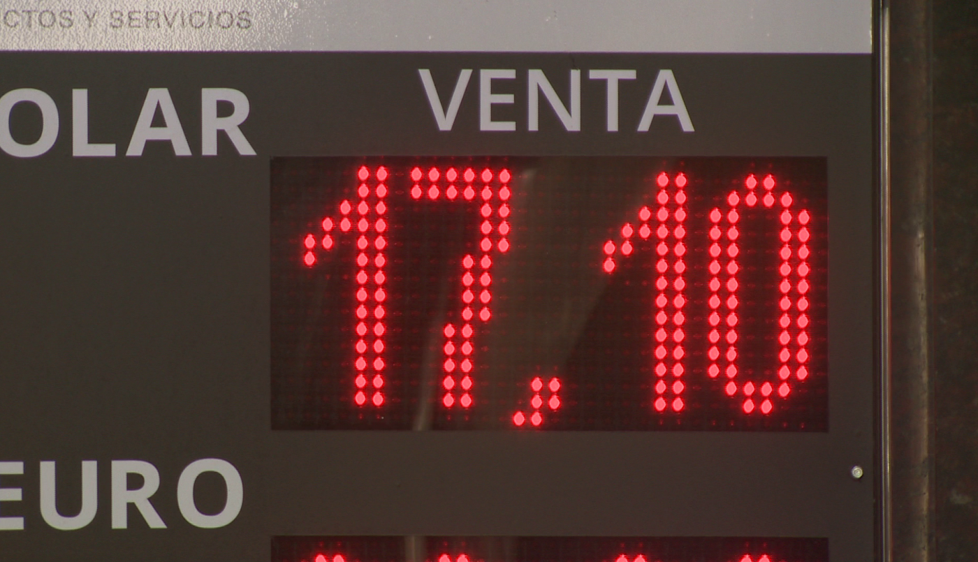 El dólar rompió un nuevo récord y supero los 17 pesos | Actualidad