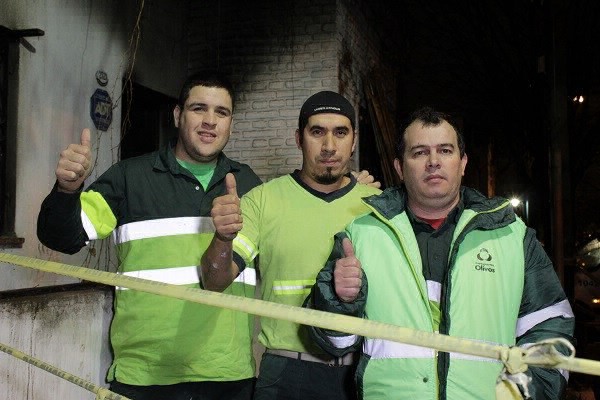 Los recolectores de basura que se convirtieron en héroes: salvaron a una pareja de ancianos de un incendio | Actualidad