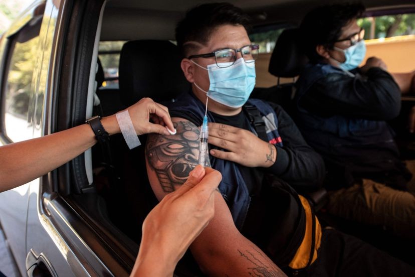 Por qué los casos de Covid-19 son récord en Chile pese a tener el 45% de su población vacunada | Internacionales