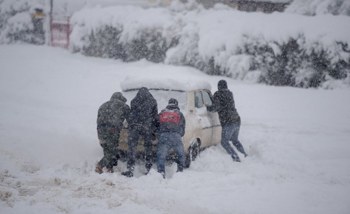 Neuquén: alojaron a familias varadas en un polideportivo, una escuela y un albergue transitorio | Actualidad