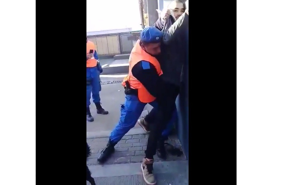 Abuso policial en Moreno: Uniformados maltratan a un joven que les hizo un comentario | Actualidad