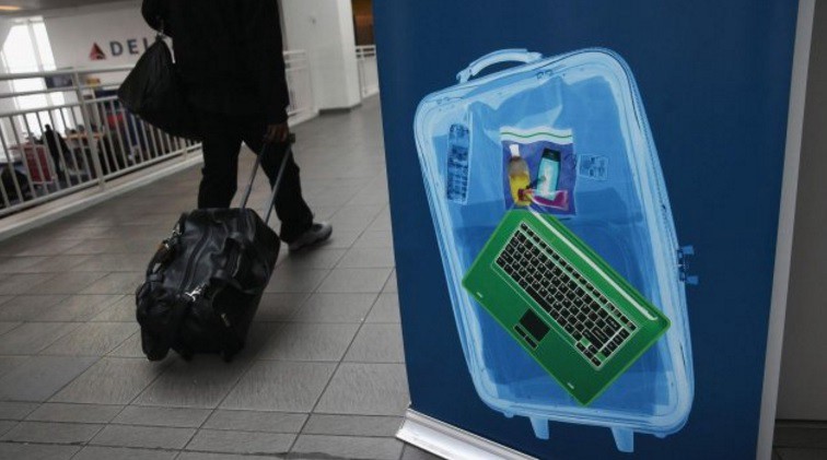 Comenzó el control de pasajeros que viajan a Estados Unidos con tablets y computadoras | Actualidad