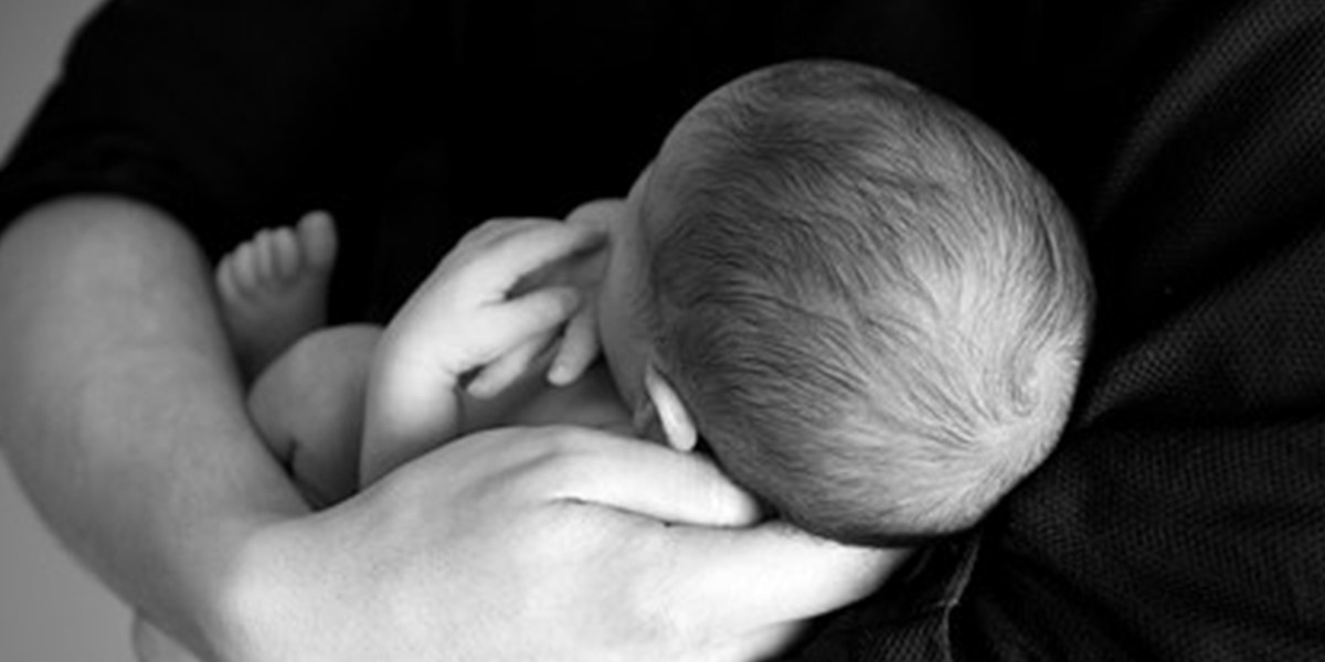 Horror en La Plata: asesinó a bebé de 27 días y luego intentó quitarse la vida | Actualidad