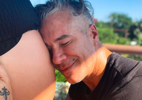 Las polémicas fotos de Fernando Carrillo en pleno parto de su esposa | Espectáculos