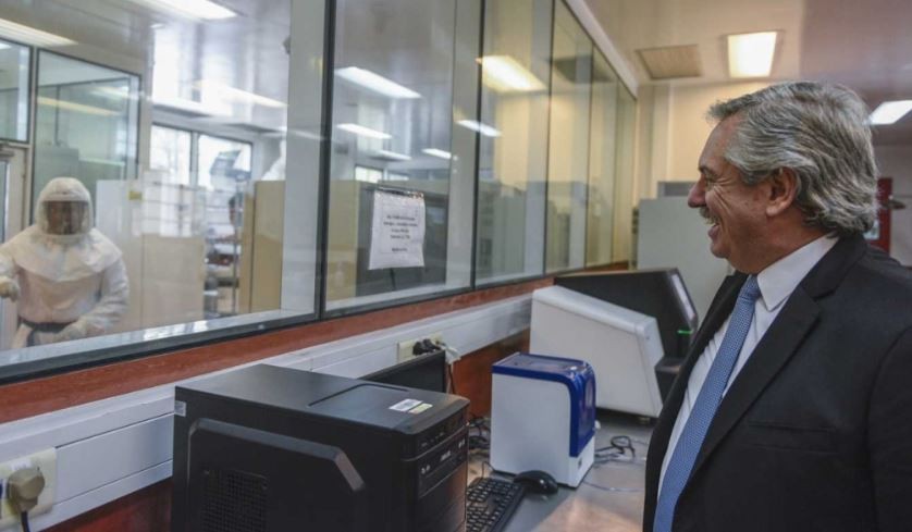 Tras reacción de los médicos, Alberto Fernández aseguró que "hay que hacer un monumento" al personal de salud | Política