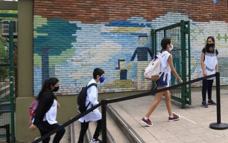 Trotta y Soria solicitaron a las escuelas privadas "sostener la continuidad educativa no presencial" en el AMBA | Política