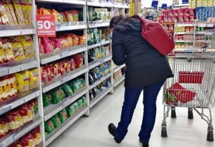 La canasta básica subió 5% en marzo y una familia necesitó $60.874 para no ser pobre | Economía
