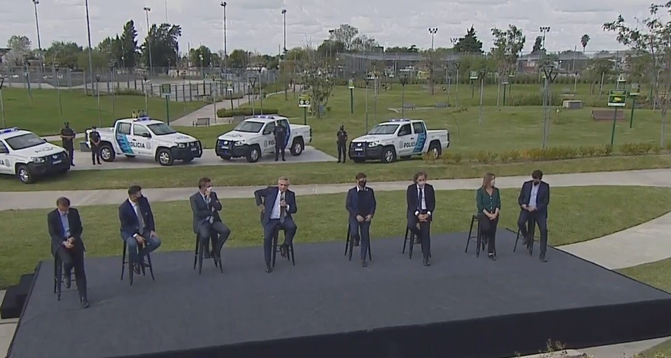 "Trabajar juntos y olvidarnos del resto": pedido del Presidente a la oposición | Política