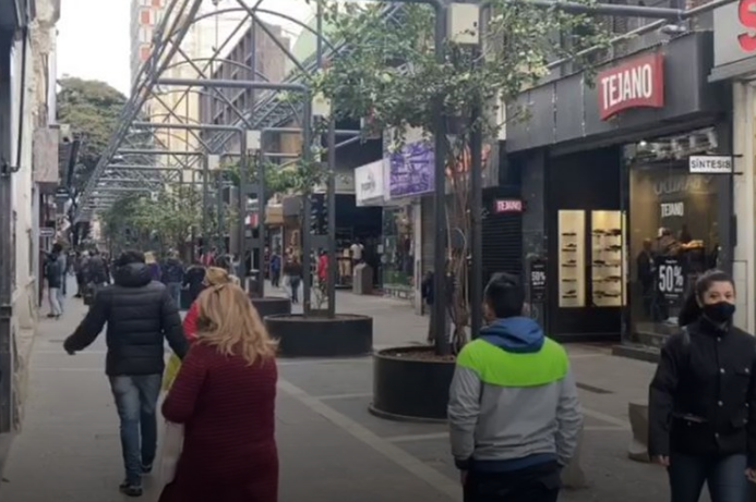 Empleados de comercio con acuerdo salarial, 32 por ciento y revisión en enero 2022 | Economía